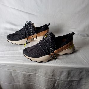 Sorel Women's Black and Yellow Tennis Shoes Size 7.5